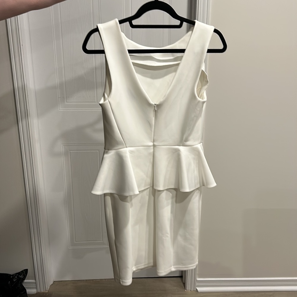 TOPSHOP PEPLUM DRESS - Picture 2 of 3